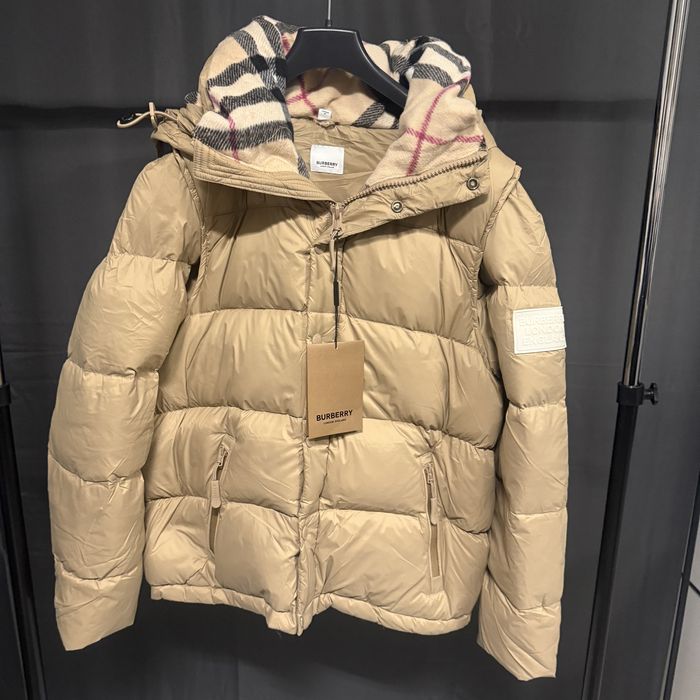 Vand geaca 2in 1 Burberry noua cu eticheta