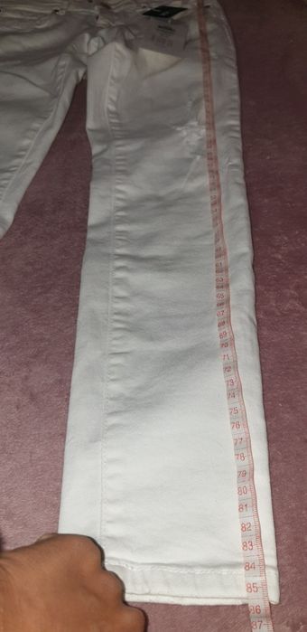 Дамски бели дънки Only.