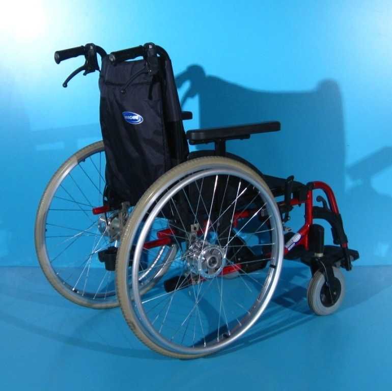 Scaun cu rotile din aluminiu  Invacare / latime sezut 41 cm