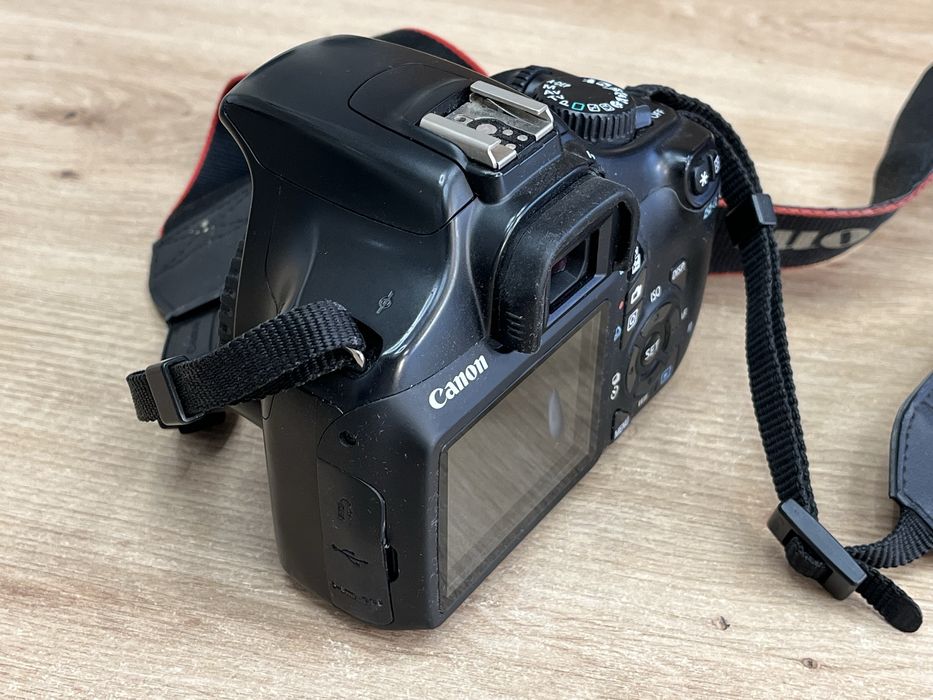 Canon EOS 1100D  + Efs 18 55 + 75 300