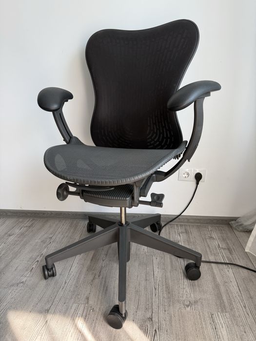 Scaun de birou Herman Miller Mirra 2