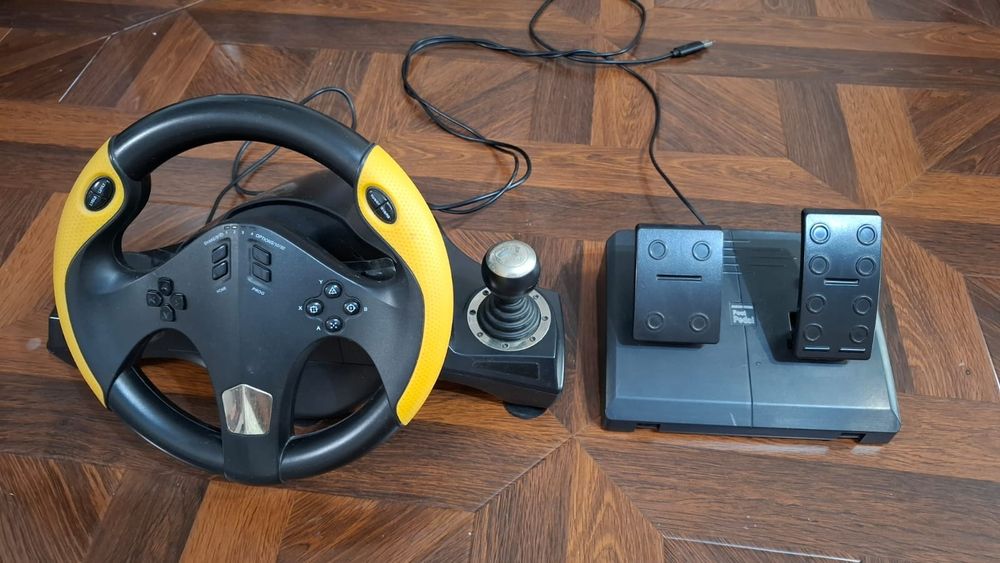 Vând volan gaming Mirya