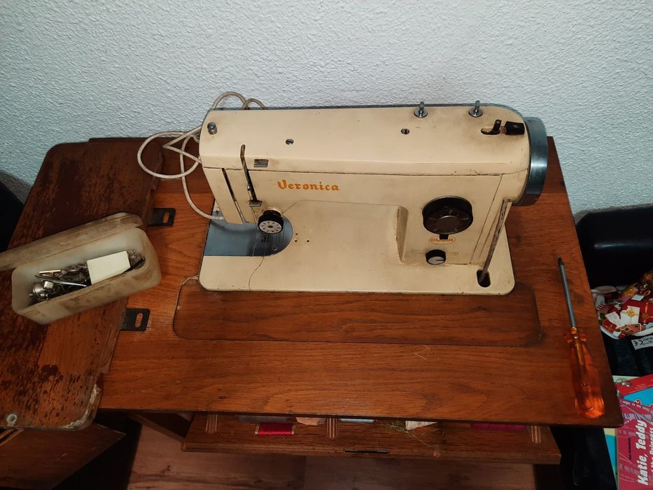 Mașină de cusut Veronica