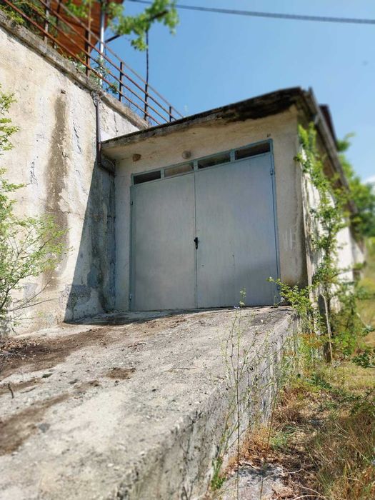 Продавам УПИ 500 кв.м в с.Лиляново Община Сандански и двуетажна сграда