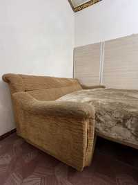 Продается : Двухспальная кровать , два кресла , и диван раскладной.