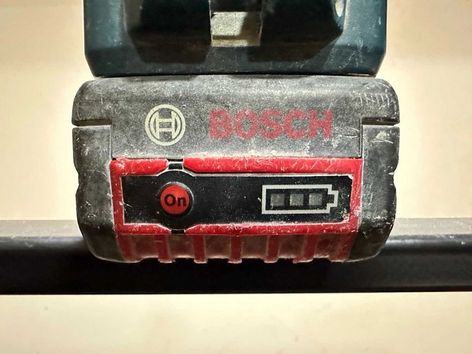 Акумулаторна лампа Bosch GLI 18V-300, 18 V с батерия 4,0Ah