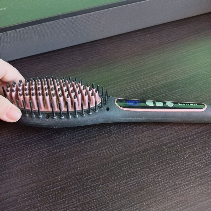 Електрическа четка за изправяне на коса