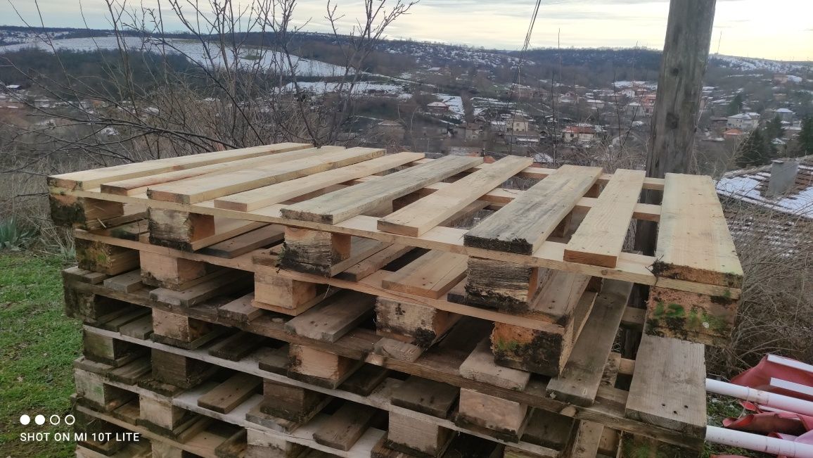 Дървени палети и скари