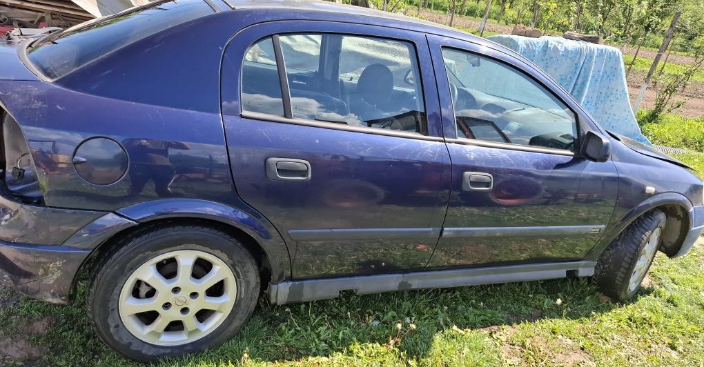 Dezmembrez  Opel Astra G 2001