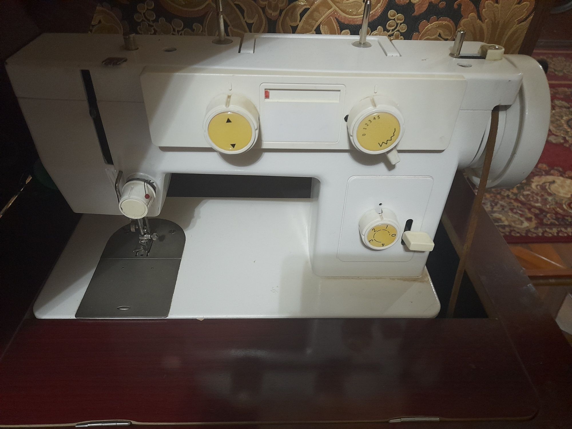 Швейная машинка чайка -143