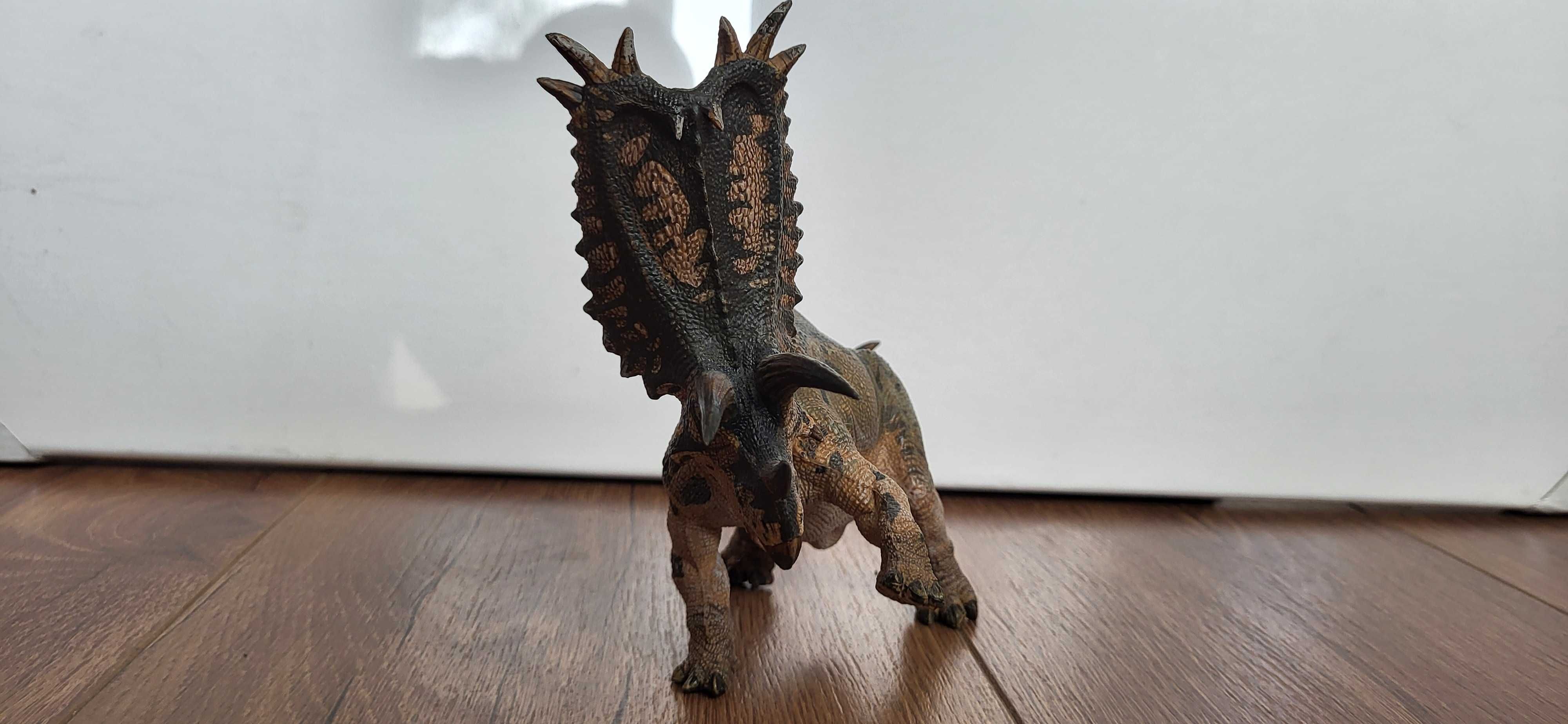 Фигура на динозавър Pentaceratops sternbergii