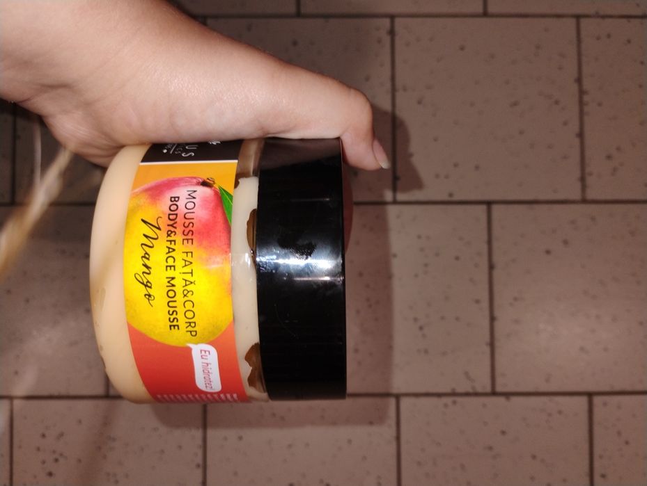 Exfoliant de corp, față