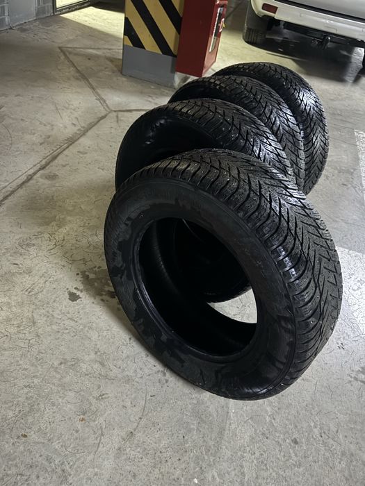 Продам зимние шипованные колеса 265/60R18