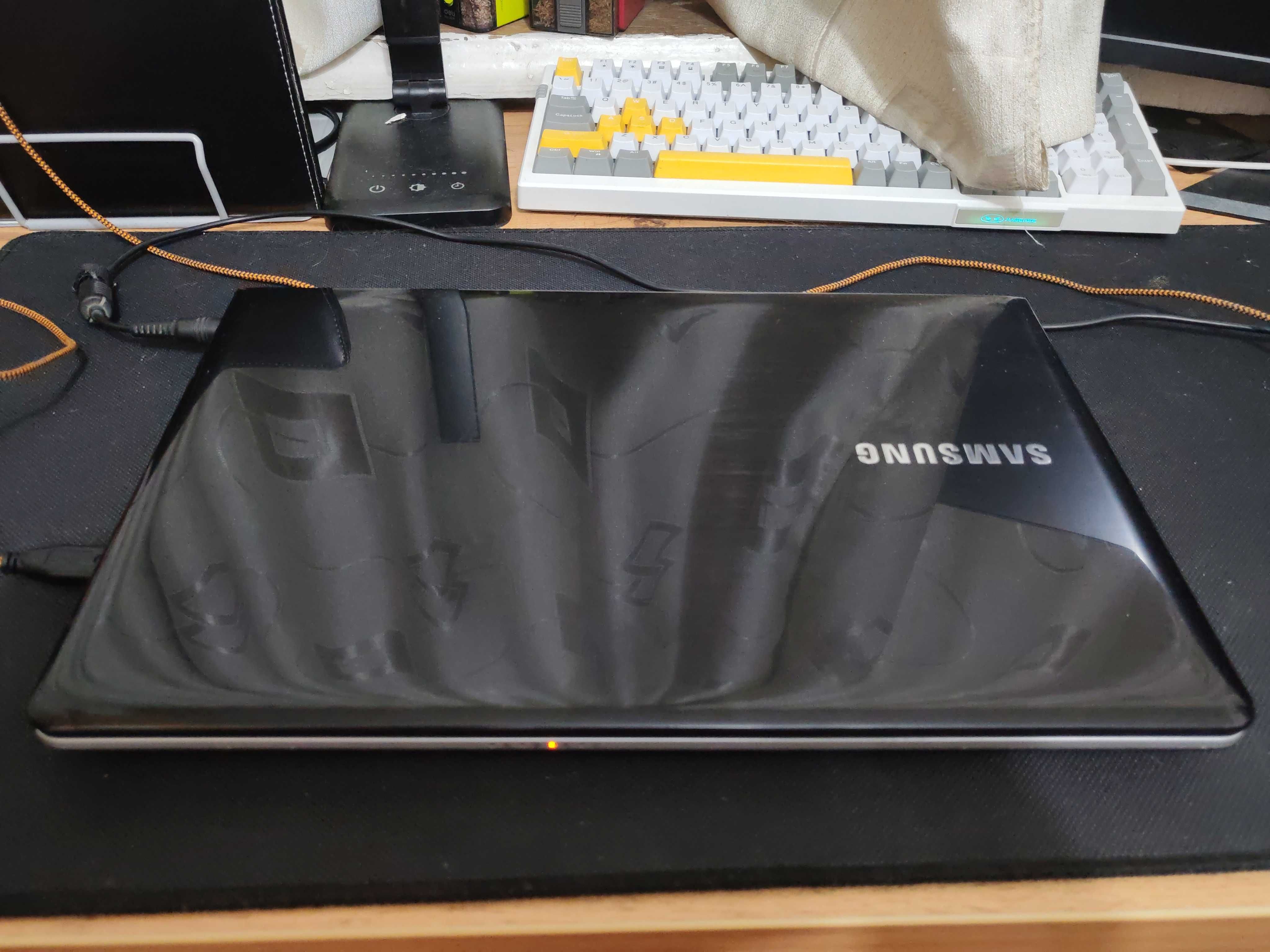 Samsung ноутбук(i3-3120M, 4GB RAM, 256GB SSD, AMD Radeon HD)