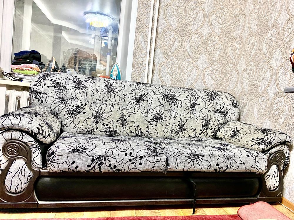 Продам диван и два кресла