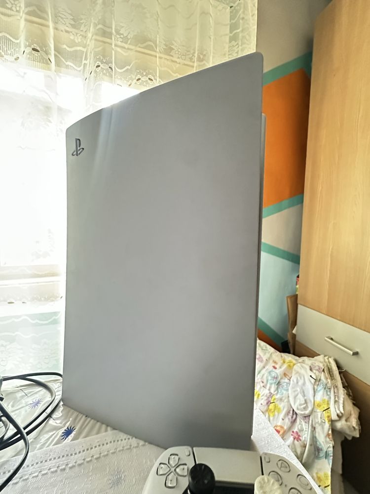 Playstation 5 с игри и джойстик