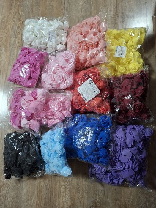 Сатенени ленти и рози фоам