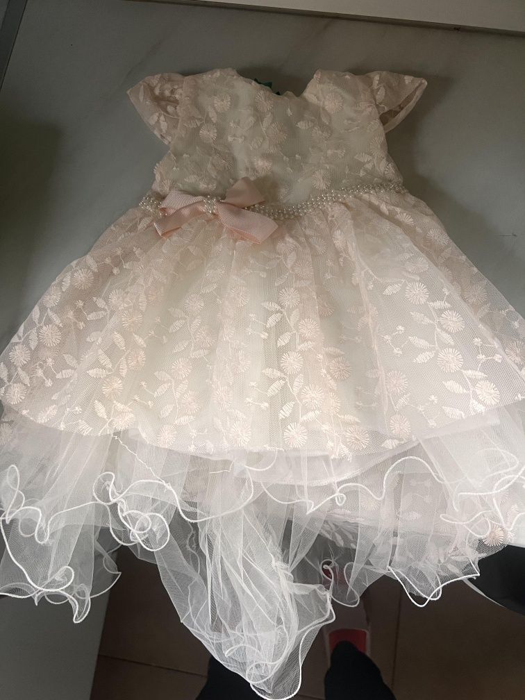 Vând rochiță elegantă bebe