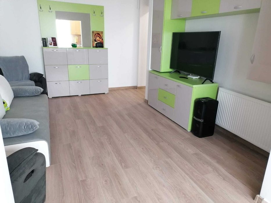 Vand mobila făcută pe comanda in stare perfecta