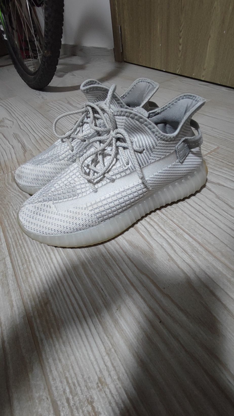 Yeezy fake 350 v2 static