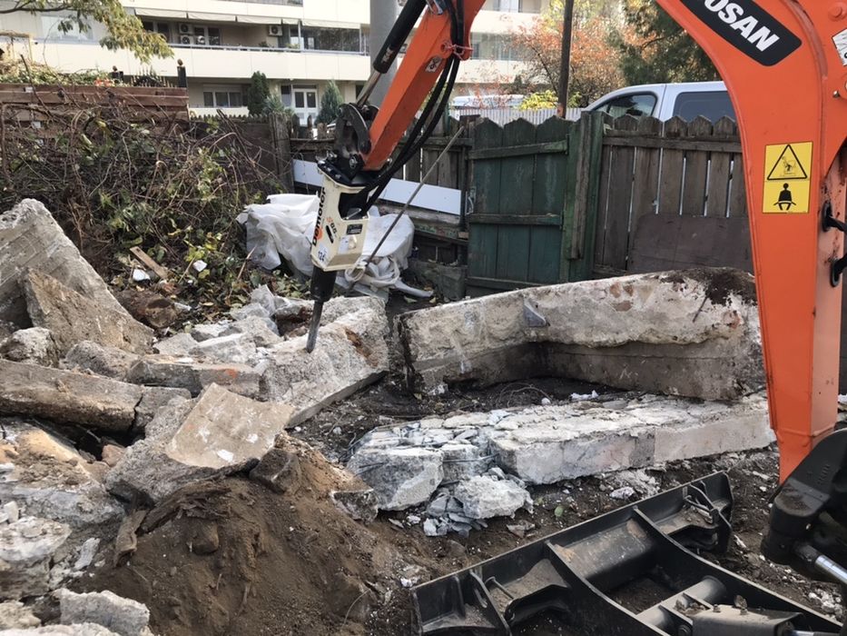 Miniexcavator picon sapaturi fundatie excavatie nivelare canal