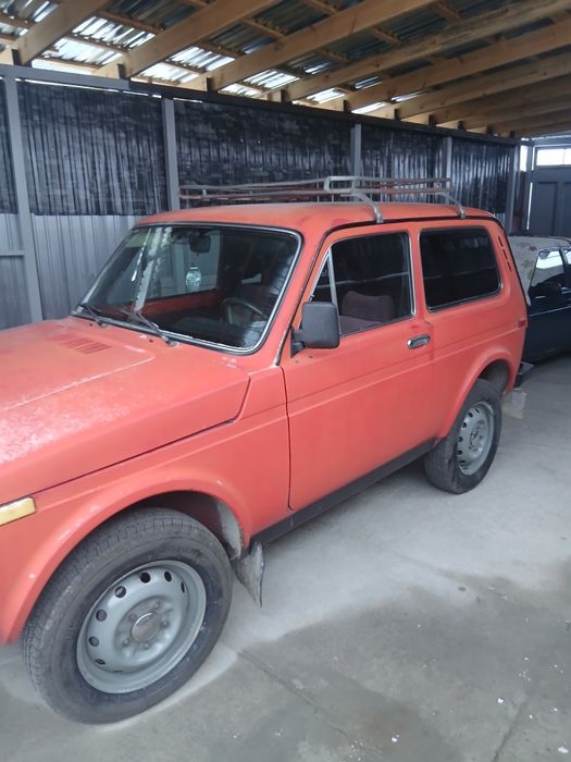 Машина нива 1991год