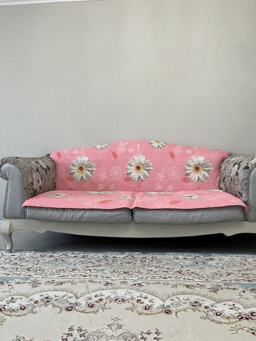 Диван из настоящего орехового дерева