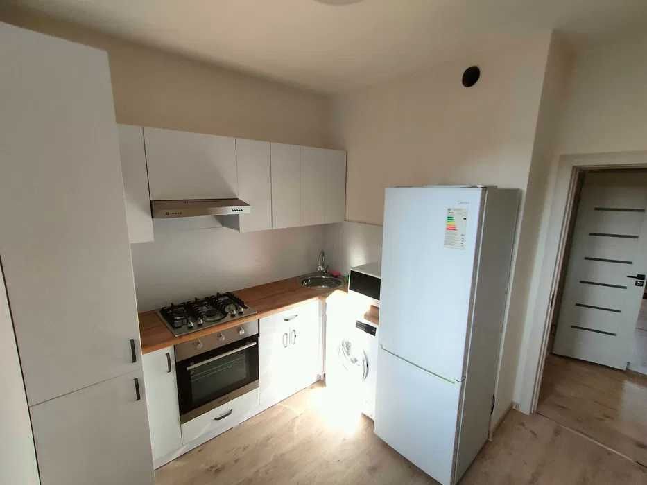 Сдам новую кв 2 ком 2/9 Беруний метро.8*