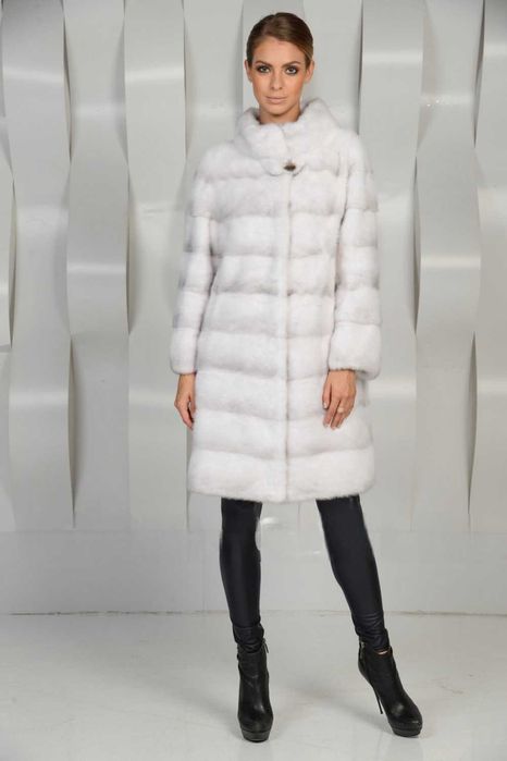 Haina de blana nurcă , vizon divină, incredibil. Culoare alb