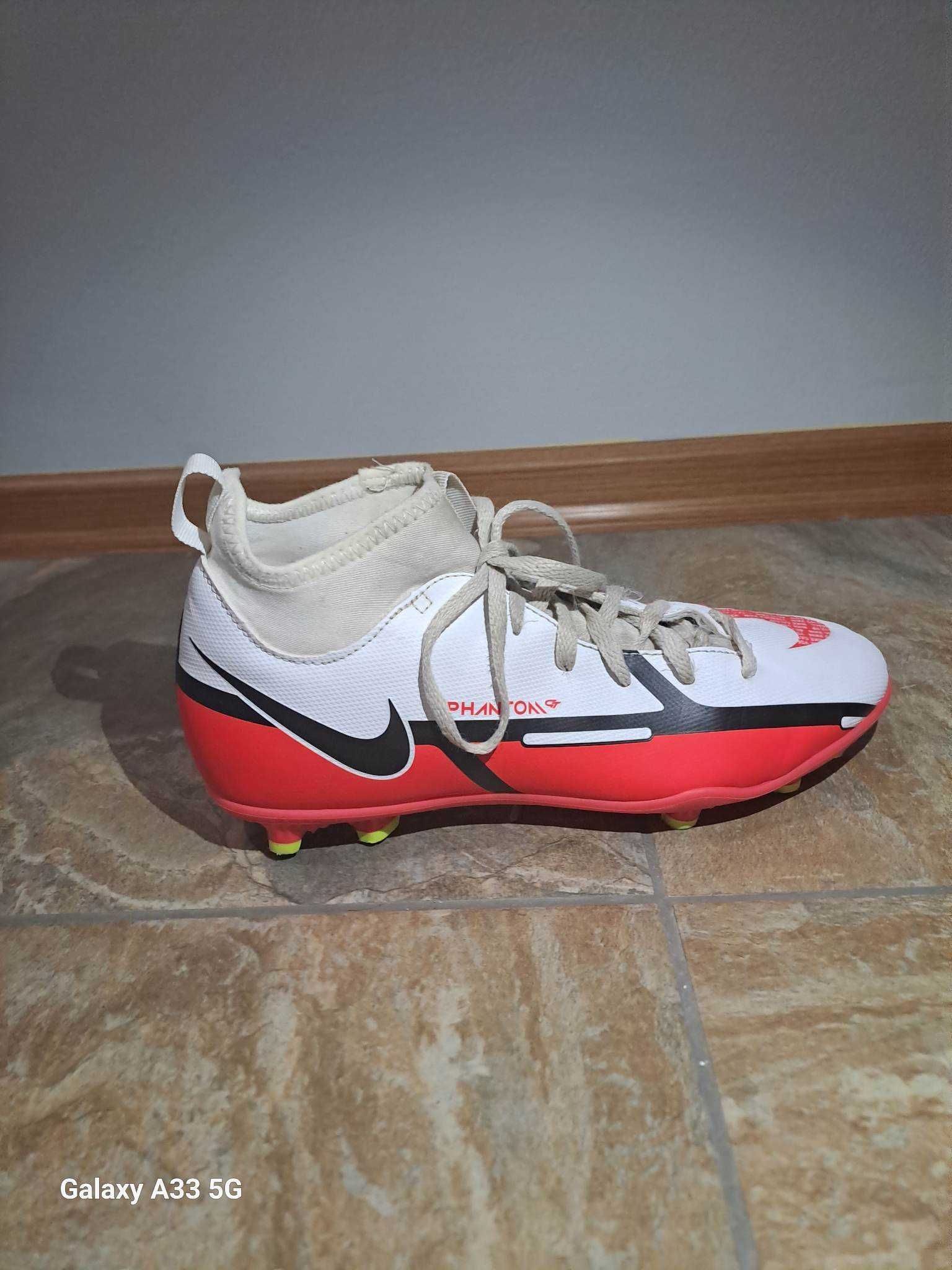Футболни обувки Nike Phantom