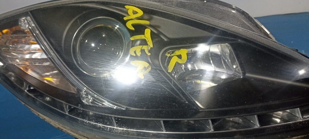 Far Stanga Dreapta Seat Altea Seat Leon Seat Toledo cu lupa