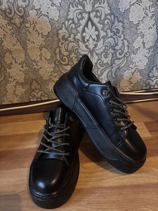 Продам женскую обувь