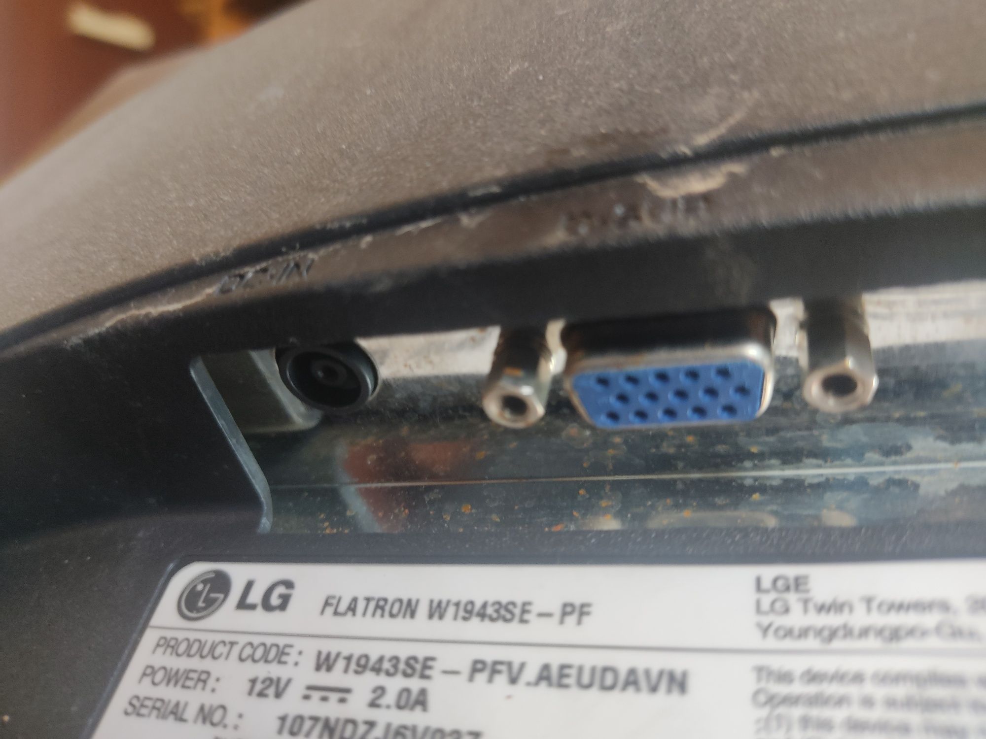 Monitor lg sotiladi 19razmer yaxshilab oqib keyin telifon qilila