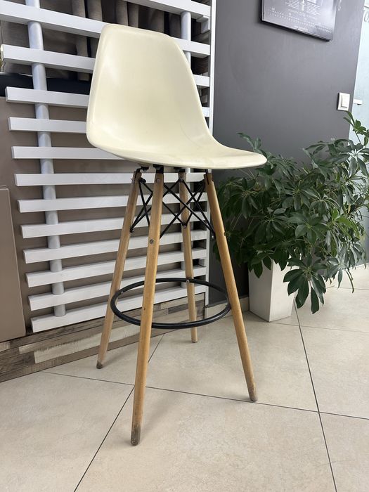 Бар стол- дърво и пластмаса