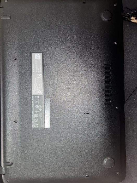 Laptop Asus inclus incarcator ai mouse