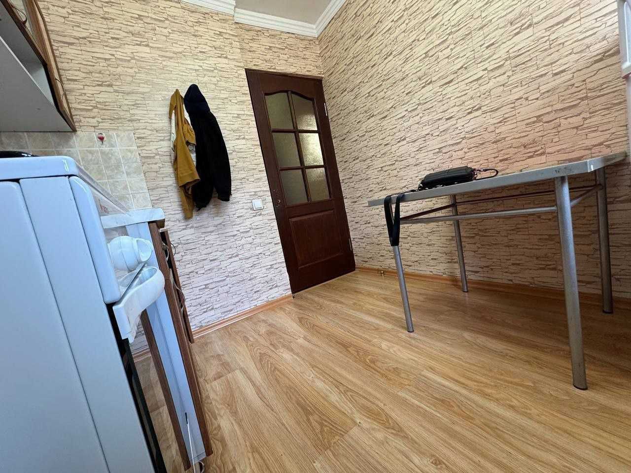 ул.Ш.Руставели кафе B&B парк Бабура 1-комн 2/4 28 м² кирпич обстановка