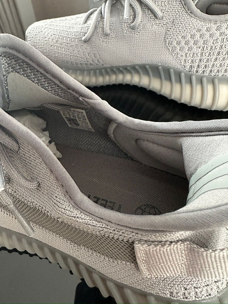 Adidasi premium Yeezy sireturi reflectorizante, gri sobolan - China