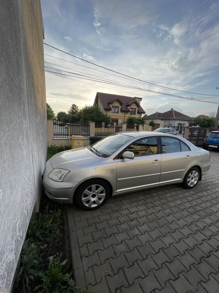 Vand Toyota Avensis cu defecțiune la motor