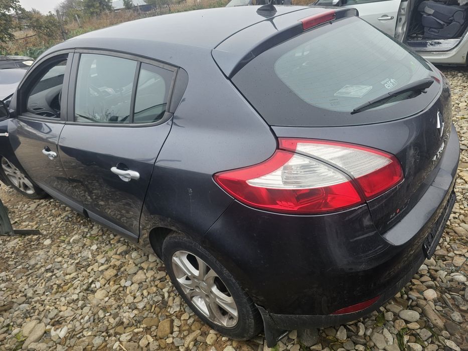 Dezmembrez Renault Megan 3 1.4i 16v 1.6 16v motor cutie far stop haion