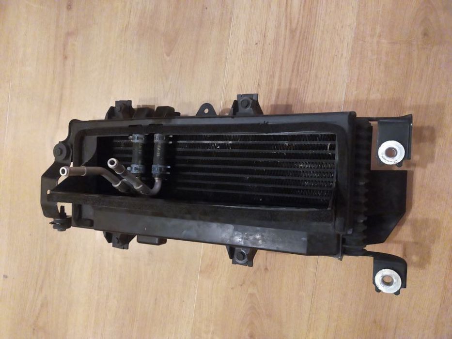 На Toyota Sequoia — Радиатор АКПП.