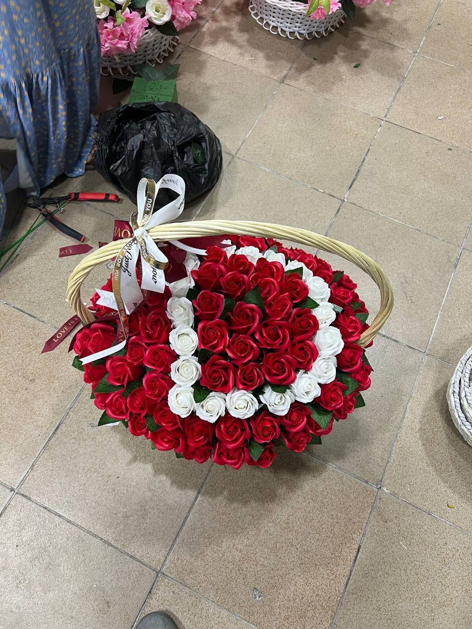 Suniy gullar sotamiz
