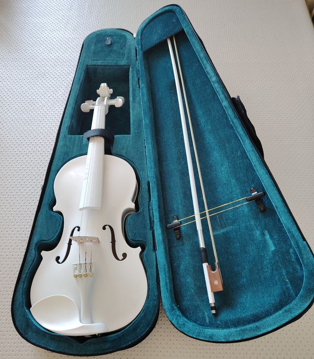 Продаю скрипку 4/4 белая