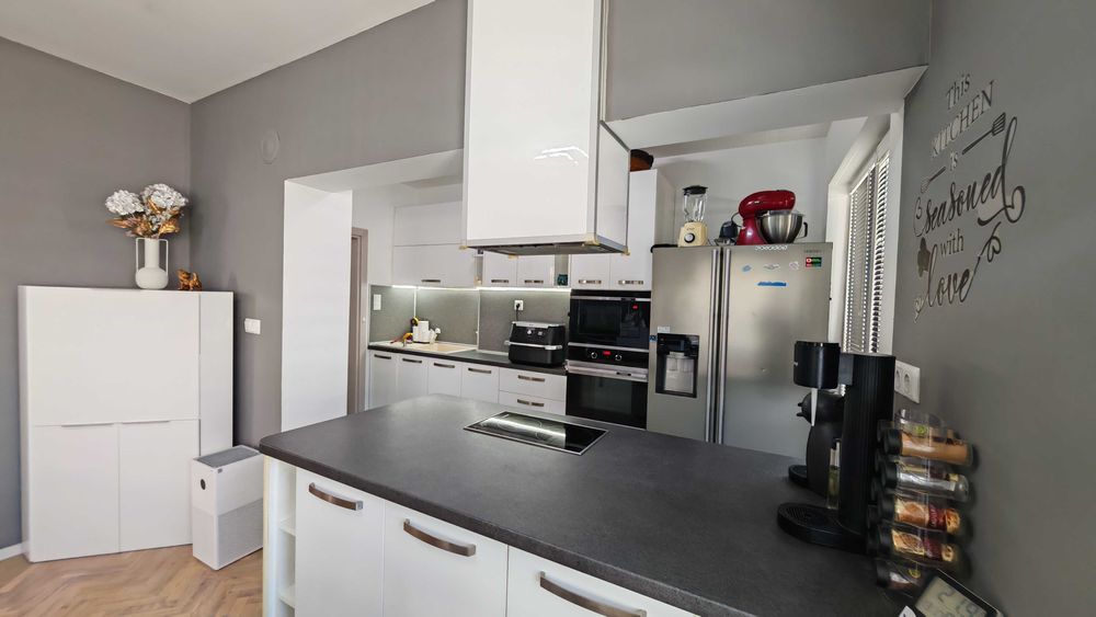 Собственик продава 4 стаен Спортна зала Варна  с паркоместа .