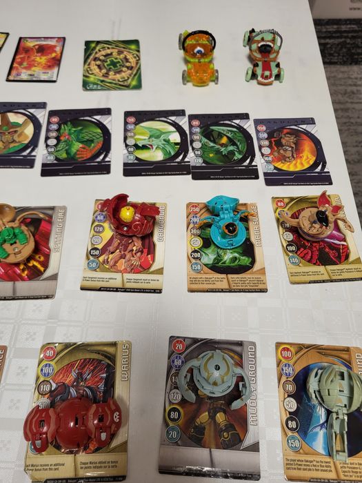 Bakugani 14 bucati.+ 13 Cartonașe Metalice.