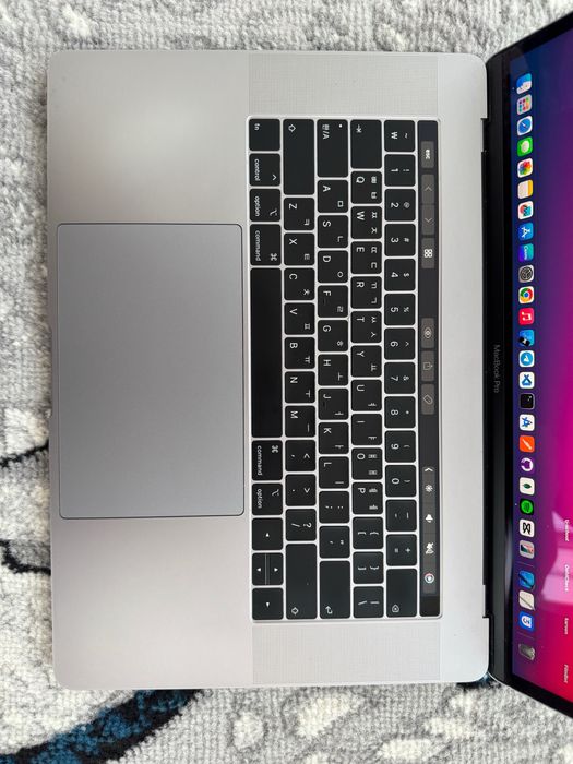 Macbook Pro 15 inch core i7 16/256