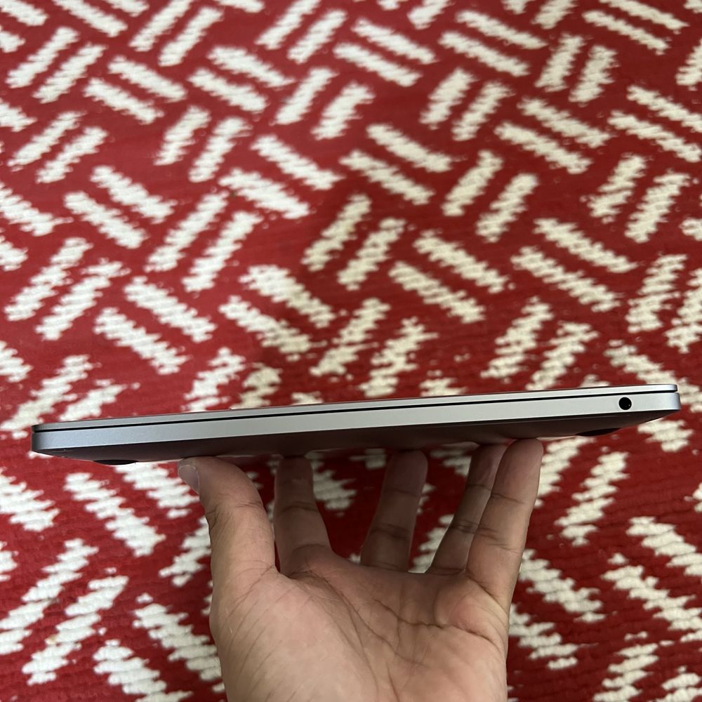 MacBook Pro M1 8/256 95%-81sikl Yangidek holatda obmen bor
