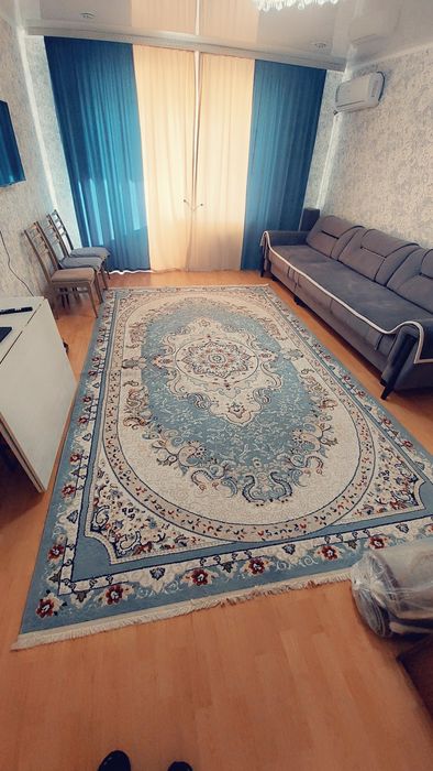 Палас 4,5×2.5 в подарок шторы обе в новом состоянии