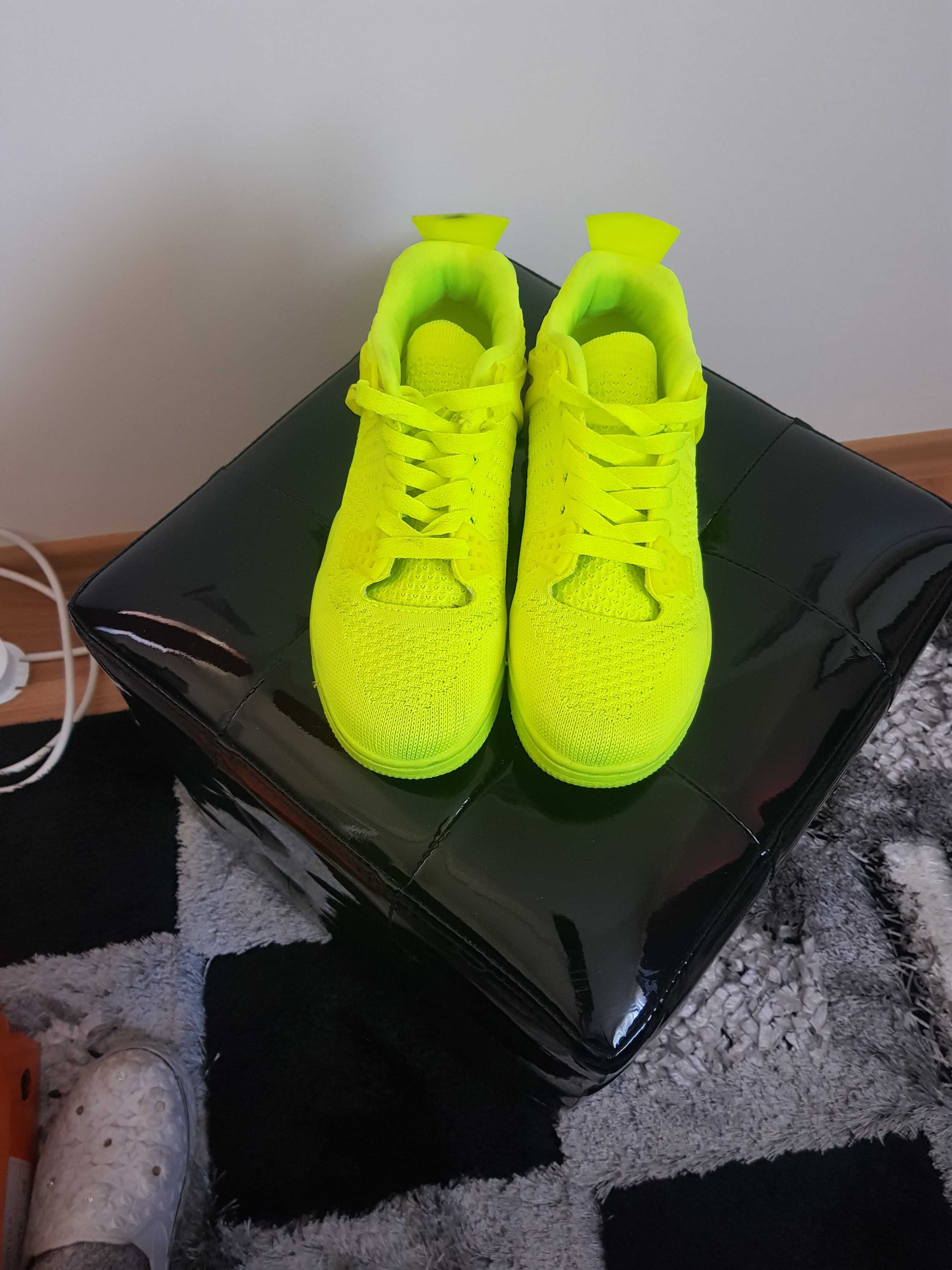 Adidasi verde neon 36 superbi