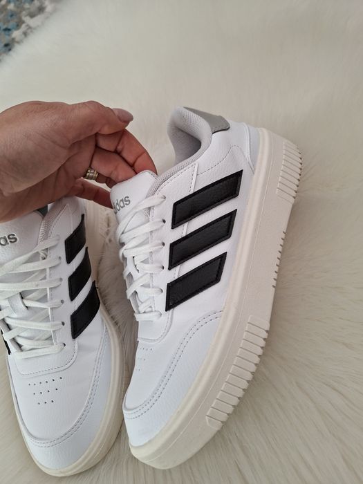 Adidași adidas nr 39 potriviți pentru 38.5 ..25 cm interior