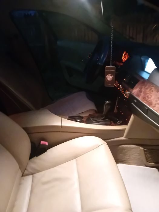 Vând   BMW E60 525 benzina acte valabile 1ande zile   feislift